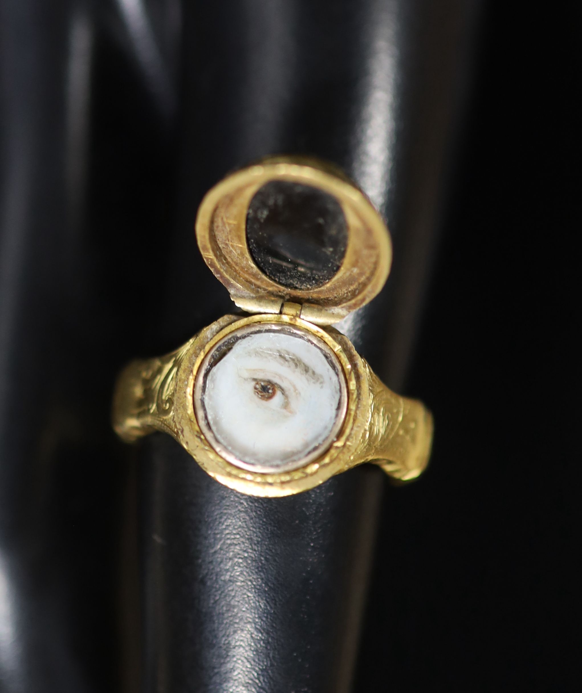 An early 19th century gold and cameo set poison ring